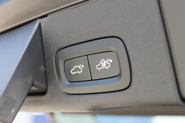 Volvo XC60 T6 350PK Automaat Plug-in hybrid AWD Plus Dark Apple Carplay / Adaptive cruise control / Panorama dak / Elektrisch bedienbare bestuurderstoel met geheugen / Keyless Entry / Elektrische achterklep