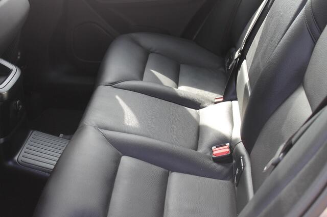 Volvo XC60 T6 350PK Automaat Plug-in hybrid AWD Plus Dark Apple Carplay / Adaptive cruise control / Panorama dak / Elektrisch bedienbare bestuurderstoel met geheugen / Keyless Entry / Elektrische achterklep