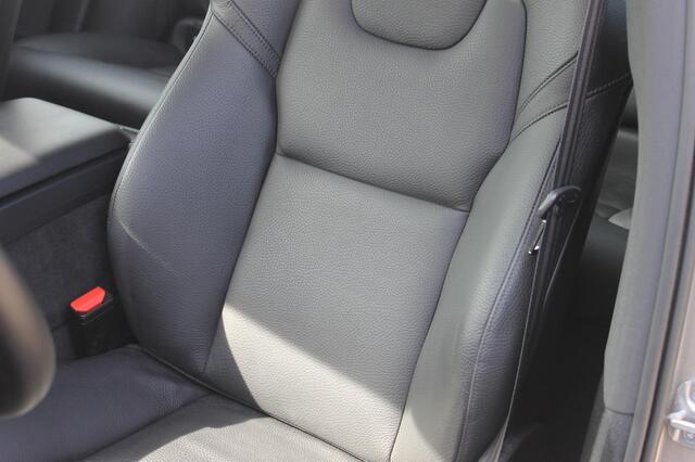 Volvo XC60 T6 350PK Automaat Plug-in hybrid AWD Plus Dark Apple Carplay / Adaptive cruise control / Panorama dak / Elektrisch bedienbare bestuurderstoel met geheugen / Keyless Entry / Elektrische achterklep