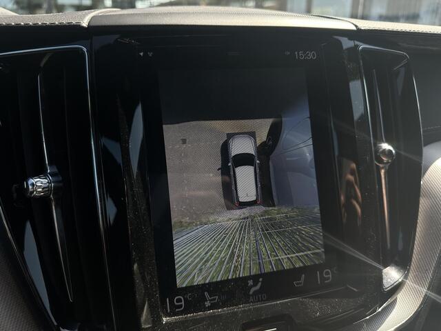 Volvo XC60 2.0 T8 Twin Engine AWD R-Design / Trekhaak / Pano. dak / Massagestoelen / Verwarmde en geventileerde stoelen / Elek. stoelen / Luchtvering / 360 camera / Pilot assist /