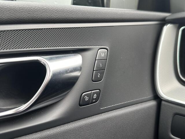 Volvo XC60 2.0 T6 Plug-in hybrid AWD Plus Dark intellisafe/ schuifdak/ 360 camera / trekhaak/ 18 inch