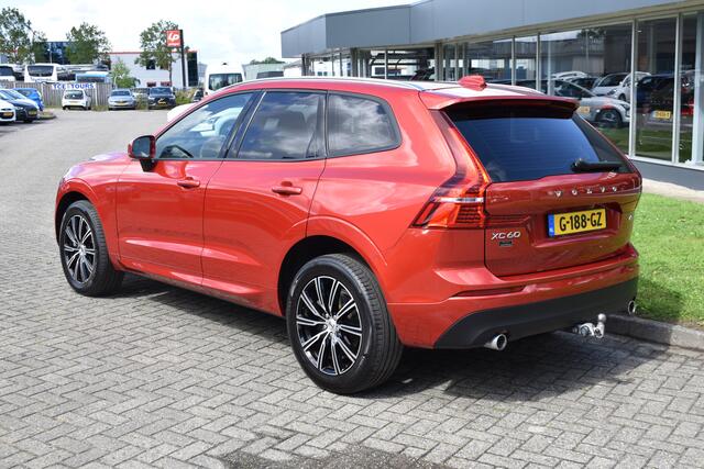 Volvo XC60 2.0 T5 Momentum ACC | DAB | 19 Inch LM | Volvo On Call | Trekhaak | Stoelverwarming | Getint glas