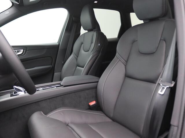 Volvo XC60 2.0 T6 Plug-in hybrid AWD Plus Black Edition Trekhaak inklapbaar, Panoramadak, 22" velgen, Getint Glas, Nappa Leder, 360 Camera, Elek. stoelen, Stoelverwarming, Keyless, Dodehoek Detectie, LED koplampen