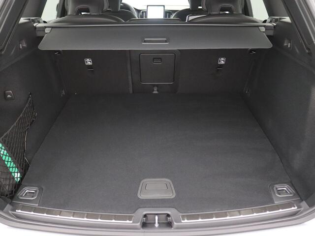 Volvo XC60 2.0 T6 Plug-in hybrid AWD Plus Black Edition Trekhaak inklapbaar, Panoramadak, 22" velgen, Getint Glas, Nappa Leder, 360 Camera, Elek. stoelen, Stoelverwarming, Keyless, Dodehoek Detectie, LED koplampen