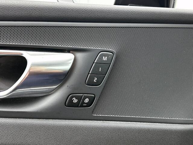 Volvo XC60 2.0 T6 Plus Dark Panorama Dak | All season | Trekhaak |