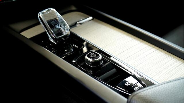 Volvo XC60 2.0 T6 AWD 250kW/340pk Aut8 Plug-in hybrid Inscription PANORAMADAK + HARMAN/KARDON + ADAPT.CRUISE + PILOT ASSIST + LANE ASSIST + 360 CAMERA + STOEL-&STUURVERWARMING + LANE ASSIST + GOOGLE DASH + PARKSENSOREN V&A + 21" LM-VELGEN!!