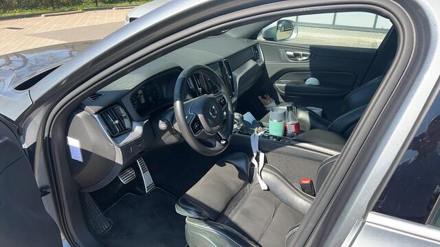 Volvo XC60 T5 R-Design | Parkeercamera | DAB+ | Apple Carplay | Alarm klasse 3 | BLIS | Lighting Pack | Full Map navigatie |