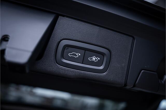 Volvo XC60 2.0 T6 Recharge AWD Plus Dark Black Edition Panodak ** Harman & Kardon ** 360 camera