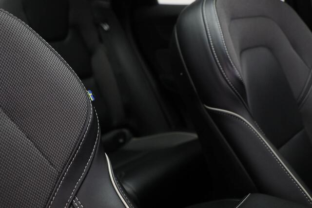 Volvo XC60 2.0 Recharge T6 AWD R-Design | LIGHTNING / LOUNGE- PACK | PANORAMADAK | HEAD UP | 360 CAMERA | TREKHAAK