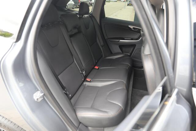 Volvo XC60 2.0 T6 Polar+ | 306PK 2000KG Trekgewicht | Afneembare trekhaak | Voorruit verwarming