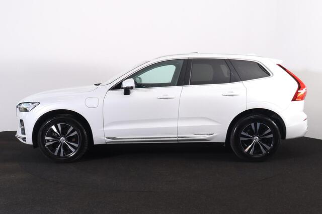 Volvo XC60 T6 Recharge AWD Core Bright - LONG RANGE - Panorama/schuifdak - IntelliSafe Assist - Harman/Kardon audio - Adaptieve LED koplampen - Parkeercamera achter - Verwarmde voorstoelen & stuur - Parkeersensoren voor & achter - Draadloze tel. lader - Extra getint