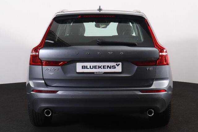 Volvo XC60 T5 Momentum - Verwarmbare voorstoelen - Elektrisch bedienbare achterklep - Parkeersensoren en camera achter - Cruise Control - Climate Control - Apple® CarPlay - Android Auto - Licht- & regensensor - 18' LMV - City Safety