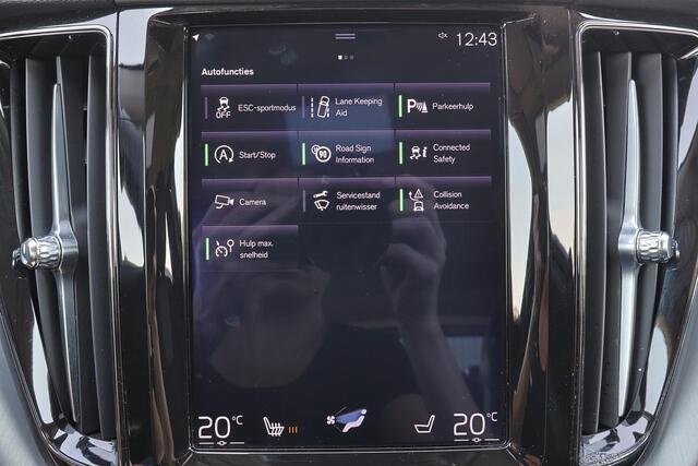 Volvo XC60 T5 Momentum - Verwarmbare voorstoelen - Elektrisch bedienbare achterklep - Parkeersensoren en camera achter - Cruise Control - Climate Control - Apple® CarPlay - Android Auto - Licht- & regensensor - 18' LMV - City Safety