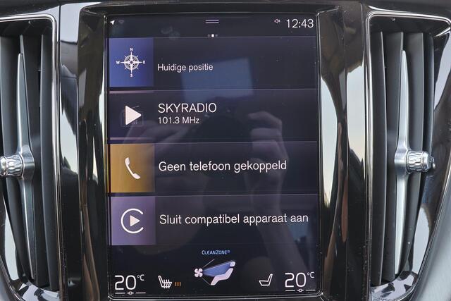 Volvo XC60 T5 Momentum - Verwarmbare voorstoelen - Elektrisch bedienbare achterklep - Parkeersensoren en camera achter - Cruise Control - Climate Control - Apple® CarPlay - Android Auto - Licht- & regensensor - 18' LMV - City Safety