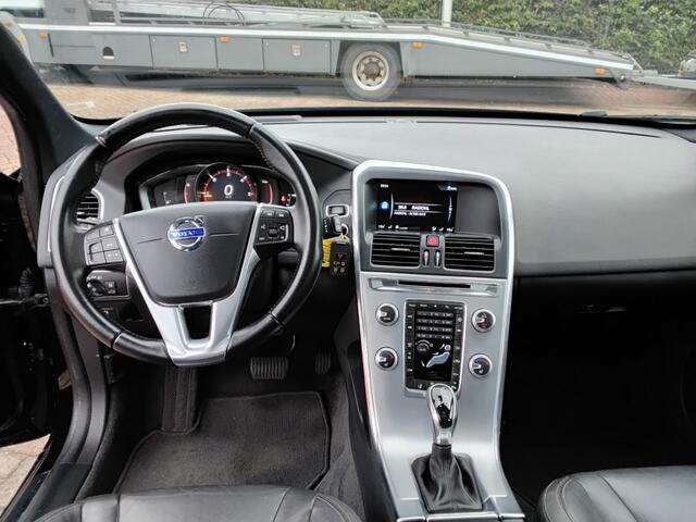 Volvo XC60 2.0 D4 FWD MOMENTUM / 98000 KM