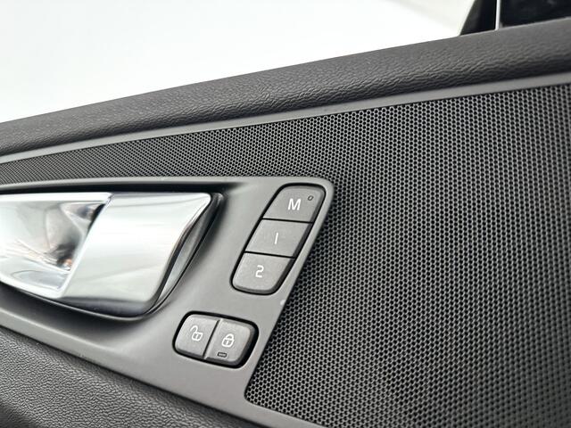 Volvo XC60 T6 Aut. Plug-in hybrid AWD Plus Dark | Panoramadak | 360° camera | Stoel- en stuurverwarming | Trekhaak