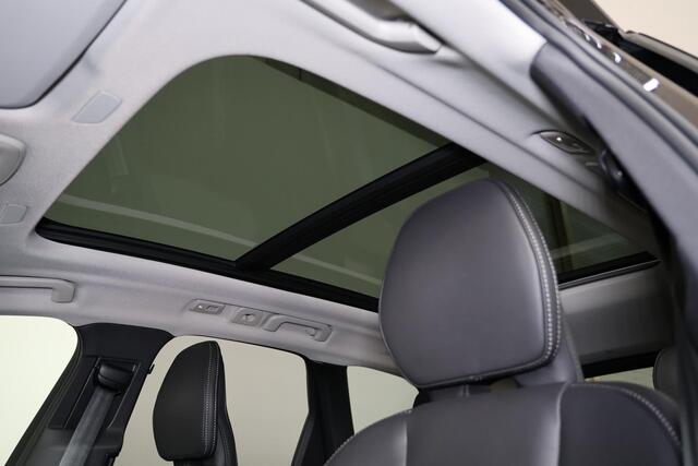 Volvo XC60 T8 Recharge AWD Ultra Dark - LONG RANGE - Panorama/schuifdak - IntelliSafe Assist & Surround - 360º Camera - Harman/Kardon audio - Adaptieve LED koplampen - Verwarmde voorstoelen, stuur & achterbank - Parkeersensoren voor & achter - Elektr. bedienb. voors