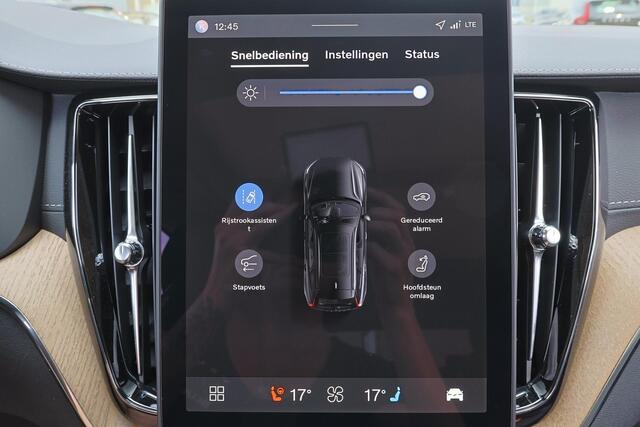 Volvo XC60 T8 Recharge AWD Ultra Dark - LONG RANGE - Panorama/schuifdak - IntelliSafe Assist & Surround - 360º Camera - Harman/Kardon audio - Adaptieve LED koplampen - Verwarmde voorstoelen, stuur & achterbank - Parkeersensoren voor & achter - Elektr. bedienb. voors