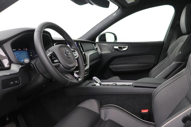 Volvo XC60 T8 Plug-in hybrid Ultra Dark | Luchtvering | Panoramadak | Head-Up | 360 Camera | Harman/Kardon | 21 Inch