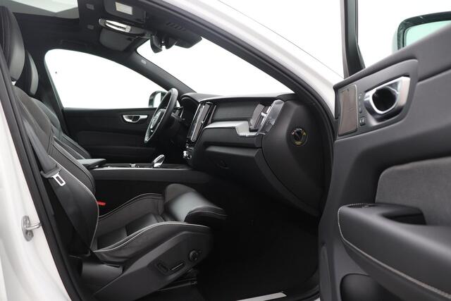 Volvo XC60 T8 Plug-in hybrid Ultra Dark | Luchtvering | Panoramadak | Head-Up | 360 Camera | Harman/Kardon | 21 Inch