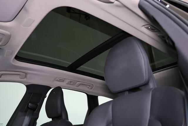 Volvo XC60 T6 Recharge AWD Plus Dark - Panorama/schuifdak - IntelliSafe Assist & Surround - 360º Camera - Verwarmde voorstoelen, stuur & achterbank - Parkeersensoren voor & achter - Elektr. bedienb. voorstoelen met geheugen - Draadloze tel. lader - Elektr. inklapbar