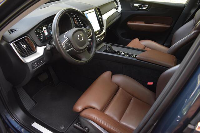 Volvo XC60 2.0 T8 AWD Momentum Pro met Pano