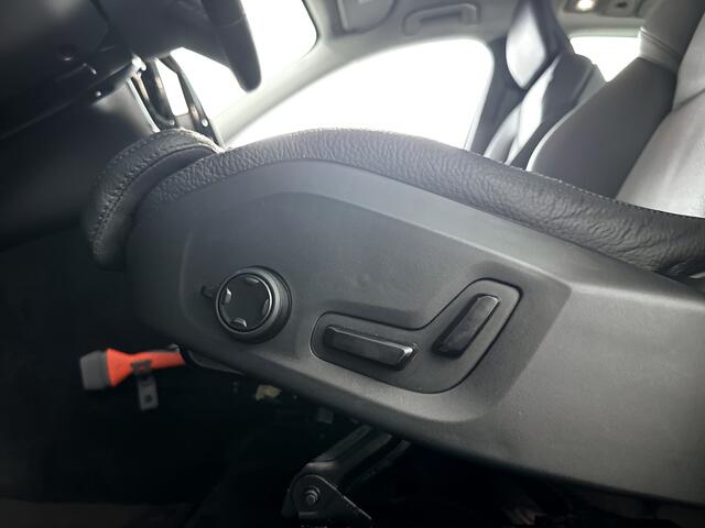 Volvo XC60 T6 Plug-in hybrid AWD Plus Dark | Panoramadak | 360° camera | Stoel- en Stuurverwarming | Trekhaak