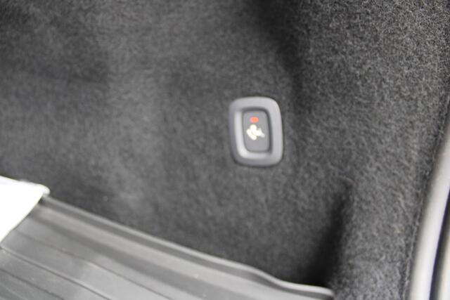 Volvo XC60 T8 455 pk Plug-in hybrid AWD Plus Bright | Trekhaak | Harman Kardon | Verw. voorruit