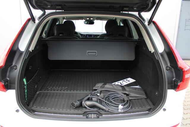 Volvo XC60 T6 Plug-in hybrid AWD Plus Dark | Trekhaak | Harman Kardon | Full LED