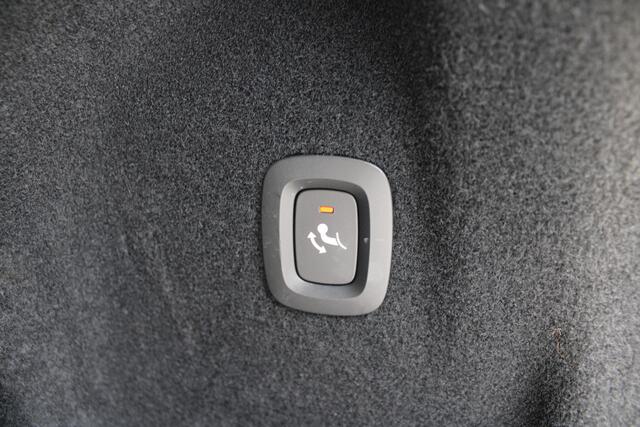 Volvo XC60 T6 Plug-in hybrid AWD Plus Dark | Trekhaak | Harman Kardon | Full LED