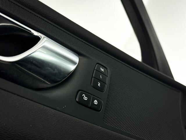 Volvo XC60 T6 Plug-in hybrid AWD Plus Dark | Panoramadak | 360° camera | Stoel- en Stuurverwarming | Trekhaak