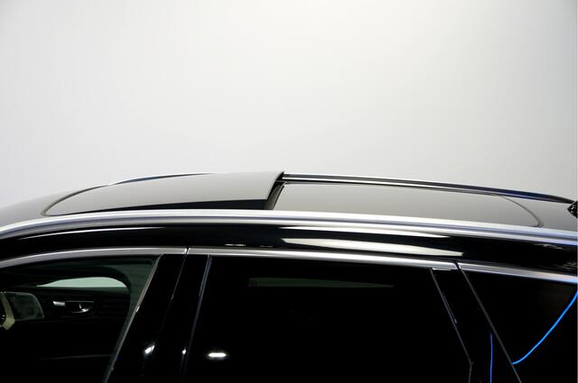 Volvo XC60 2.0 T8 AWD 287kW/390pk Aut8 Plug-In Hybrid Ultimate Bright LUCHTVERING + BOWERS&WILKINS + PANORAMADAK + STOELMASSAGE + STANDKACHEL + + PILOT ASSIST + ADAPT.CRUISE + STOELVERWARMING&-VENTILATIE + 360 CAMERA + STUURVERWARMING + PARKSENSOREN + 22" LM-VELGEN!