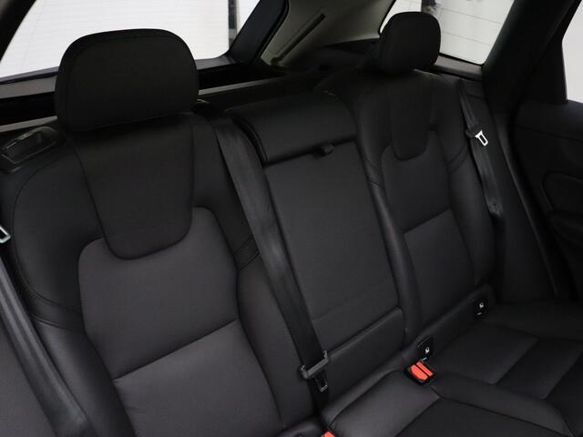 Volvo XC60 T6 350PK AWD Plus Dark / Camera rondom / Harman en Kardon audio / Panorama dak / Stoel/- en stuurverwarming / Trekhaak /