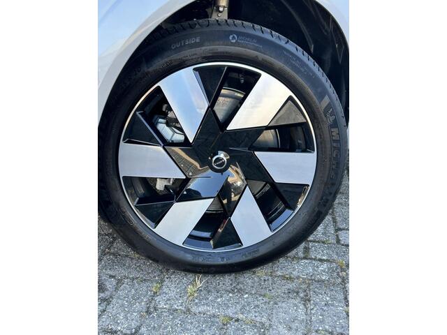 Volvo XC60 2.0 T6 Plug-in hybrid AWD Ultra Dark 360 Camera / Head-up display / Harman Kardon audio / trekhaak / Panorama dak / stoel- en stuurverwarming / leer