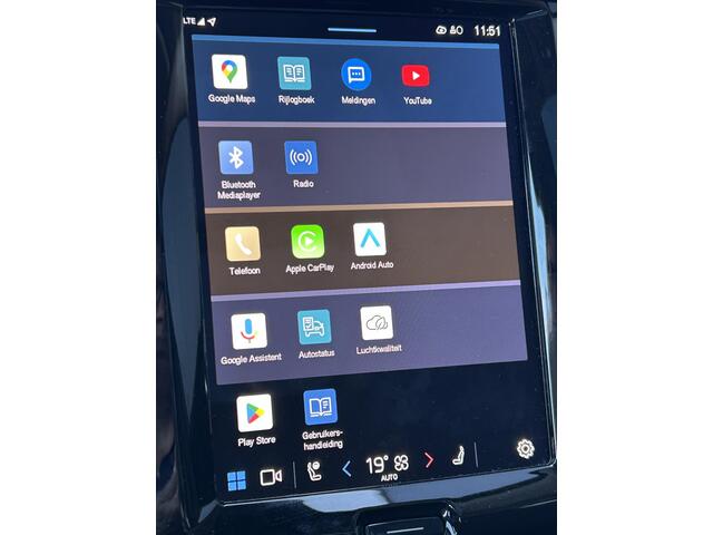 Volvo XC60 2.0 T6 Plug-in hybrid AWD Ultra Dark 360 Camera / Head-up display / Harman Kardon audio / trekhaak / Panorama dak / stoel- en stuurverwarming / leer