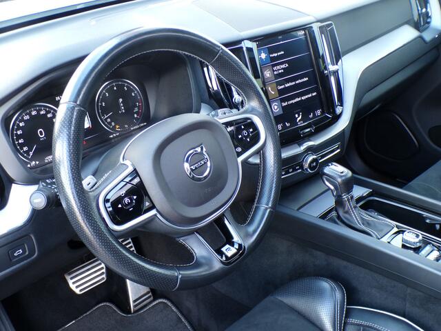 Volvo XC60 2.0 T5 AWD Inscription R-Design, Trekhaak / Carplay + Android Auto / Camera + Sensoren / Stoelverwarming / Adaptive Cruise / 19'' LMV