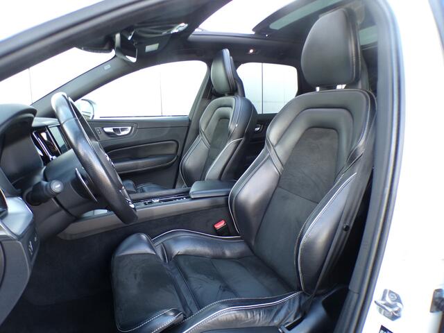 Volvo XC60 2.0 T5 AWD Inscription R-Design, Trekhaak / Carplay + Android Auto / Camera + Sensoren / Stoelverwarming / Adaptive Cruise / 19'' LMV