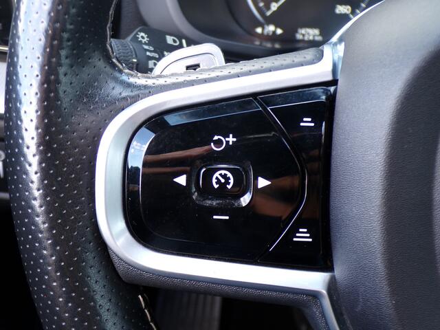 Volvo XC60 2.0 T5 AWD Inscription R-Design, Trekhaak / Carplay + Android Auto / Camera + Sensoren / Stoelverwarming / Adaptive Cruise / 19'' LMV