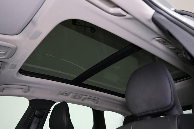 Volvo XC60 T8 Recharge AWD Plus Bright - Panorama/schuifdak - IntelliSafe Assist & Surround - Harman/Kardon audio - Adaptieve LED koplampen - Parkeercamera achter - Verwarmde voorstoelen, stuur & achterbank - Parkeersensoren voor & achter - Elektr. bedienb. voorstoe