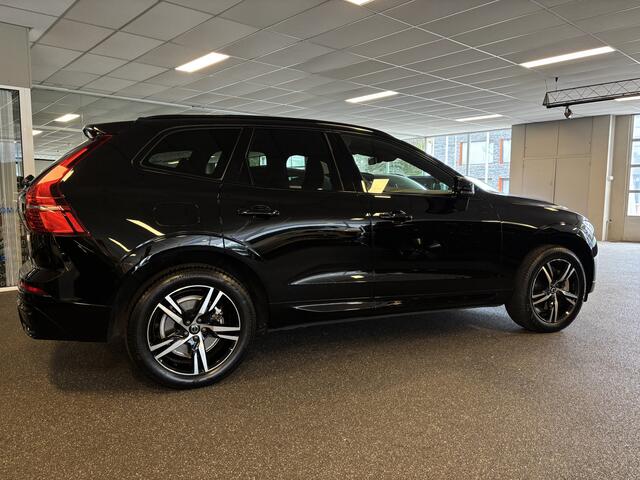 Volvo XC60 T6 AWD Plus Dark Black Edition - Long Range - Pandak / Head Up / H-K / R-Design int / Google / Dab+ / Adaptive - Pilot ass / Stuur- en Stoelverw - Elek Trekhaak -