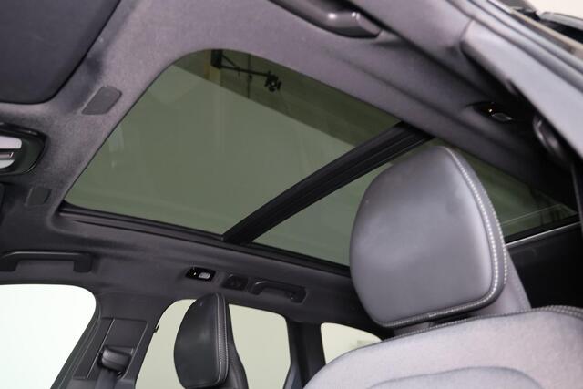 Volvo XC60 T6 Recharge AWD Plus Black Edition - LONG RANGE - Luchtvering - Panorama/schuifdak - IntelliSafe Assist & Surround - 360º Camera - Bowers & Wilkins audio - Adaptieve LED koplampen - Verwarmde voorstoelen, stuur & achterbank - Parkeersensoren voor & achter