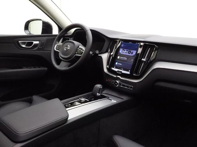 Volvo XC60 T6 350pk AWD Plus Dark / Luchtvering / Harman en Kardon audio / 21 inch velgen / Camera rondom / Panorama dak / Trekhaak /