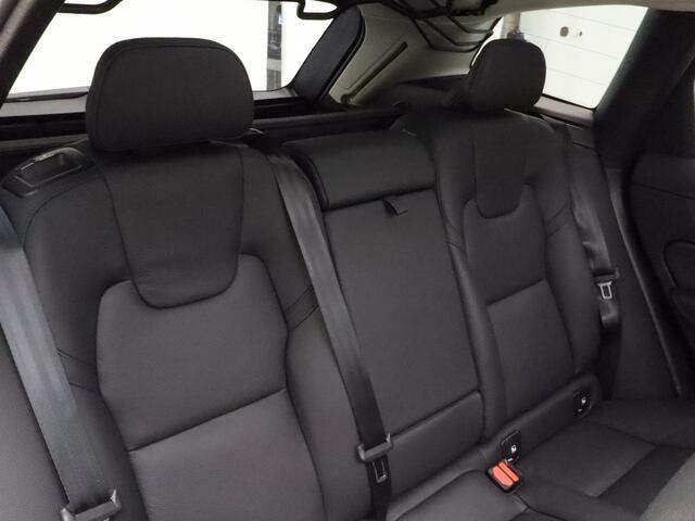 Volvo XC60 T6 350pk AWD Plus Dark / Luchtvering / Harman en Kardon audio / 21 inch velgen / Camera rondom / Panorama dak / Trekhaak /