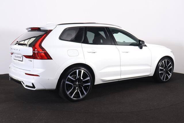 Volvo XC60 T8 Recharge AWD Ultra Dark - Luchtvering - Panorama/schuifdak - IntelliSafe Assist & Surround - 360º Camera - Adaptieve LED koplampen - Verwarmde voorstoelen, stuur & achterbank - Parkeersensoren voor & achter - Elektr. bedienb. voorstoelen met geheugen -