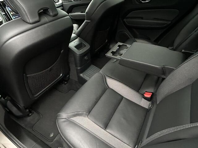 Volvo XC60 2.0 T6 Plug-in hybrid AWD Ultra Dark Hybrid, Automaat, Panoramadak, 21 inch wielen, Trekhaak semi elektrisch wegklapbaar, Extra getinte ramen, Harman Kardon audio, Stoelverwarming, Stuurverwarming