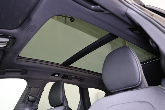 Volvo XC60 T6 Recharge AWD Plus Black Edition - LONG RANGE - Panorama/schuifdak - IntelliSafe Assist & Surround - 360º Camera - Harman/Kardon audio - Adaptieve LED koplampen - Verwarmde voorstoelen, stuur & achterbank - Parkeersensoren voor & achter - Elektr. bedien
