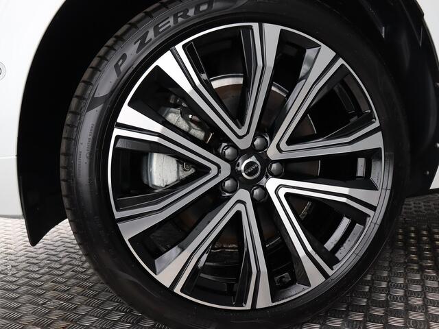 Volvo XC60 2.0 T8 Plug-in hybrid AWD Ultra Black Edition (Luchtvering / Pano / Stoelkoeling-verw. / H&K / 21'')