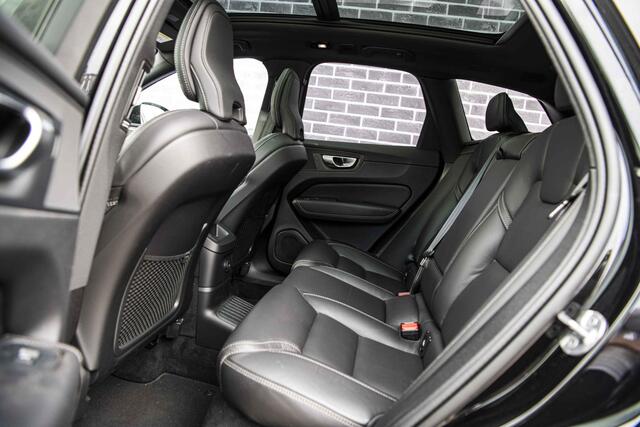 Volvo XC60 2.0 T6 Plug-in hybrid AWD Ultimate Black Edition | Trekhaak | Stoelventilatie en Massage | Adaptieve Cruise Control | Harman Kardon |