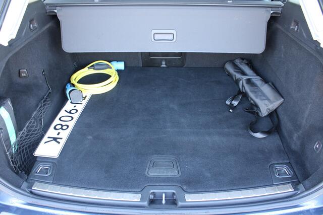 Volvo XC60 T8 Automaat Twin Engine AWD Inscription | Schuif/kanteldak | Trekhaak | DAB | Verw. Voorstoelen | Verw. Achterbank