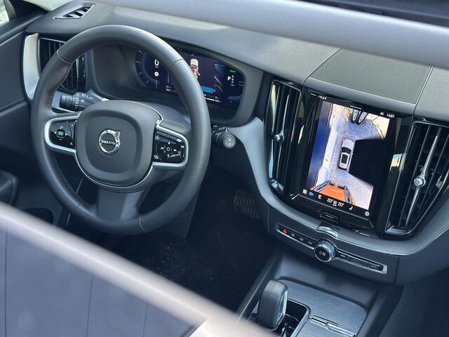 Volvo XC60 2.0 T6 Plug-in hybrid AWD Plus Dark 360 camera / elektrische stoelen / memory / trekhaak / Panorama dak / stoel- en stuurverwarming / leer